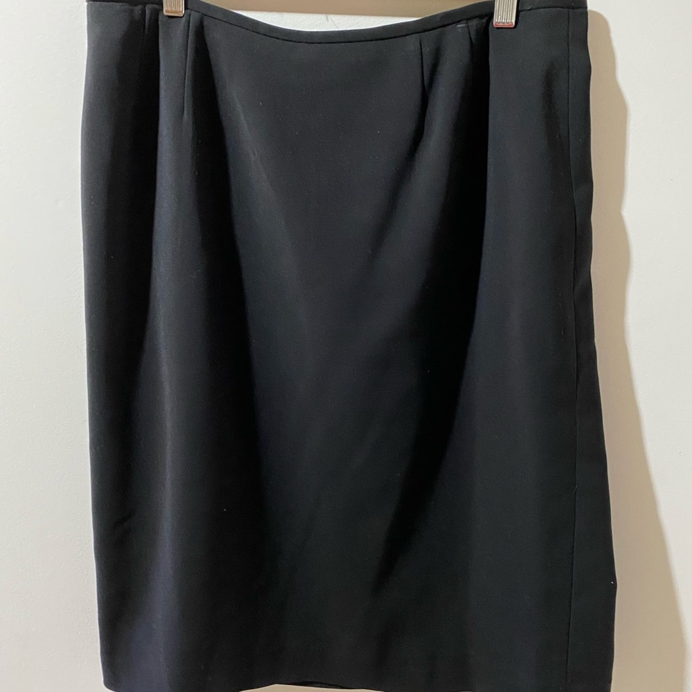 Ladies Black Le Suit Skirt 🧚🏾‍♀️